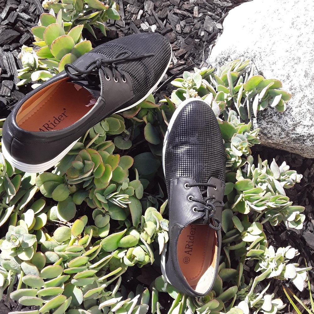 EUC Arider Round Toe Lace Up